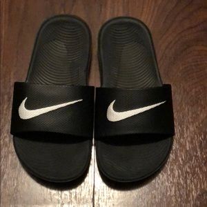 Boys Nike slip on sandals
